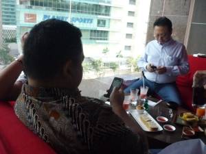 selalu online padahal lagi meeting